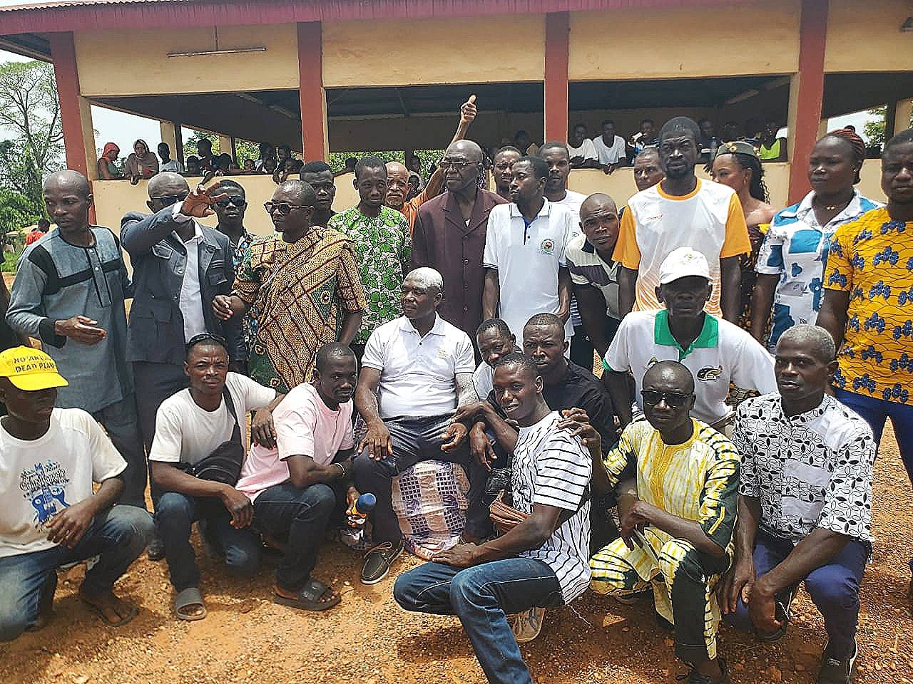 Photo 2 — Investiture du President des Jeunes de Ouangui